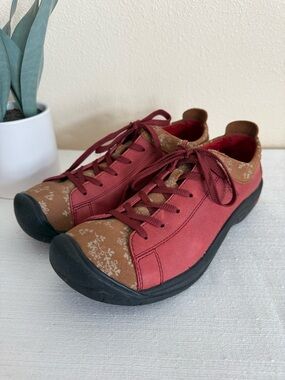 Keen Austin Red/Tan Floral Leather Women’s Casual Lace-Up Hiking Sneakers